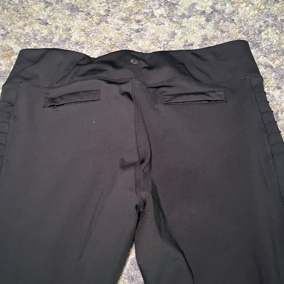 Leg End black three-quarter length workout pants with back zip pocket size 3X - Picture 6 of 9